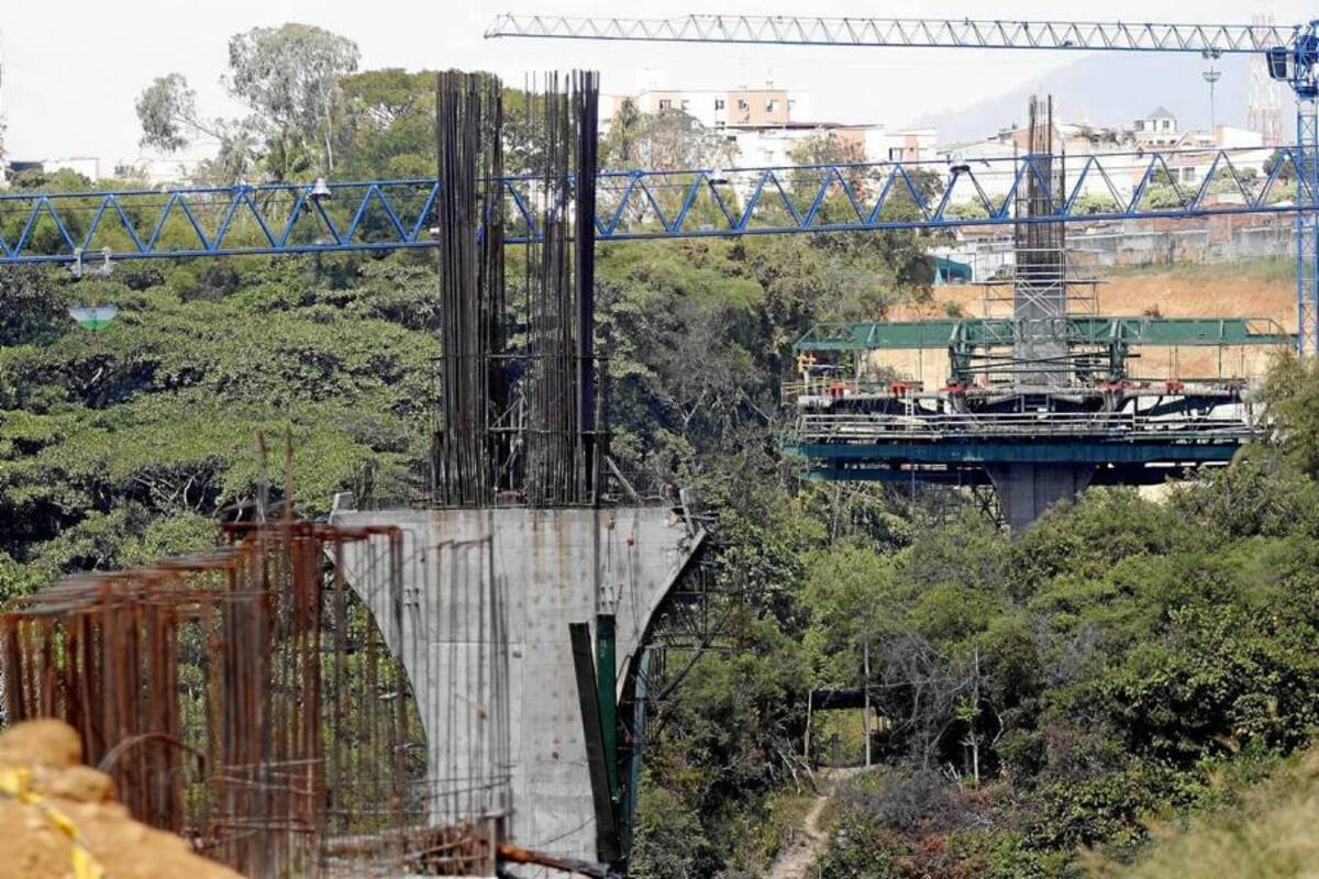 Desde junio de 2010 se está construyendo el Viaducto de La Novena, un proyecto vial que se tenía previsto entregar en diciembre pasado. (Foto: Archivo / VANGUARDIA LIBERAL)