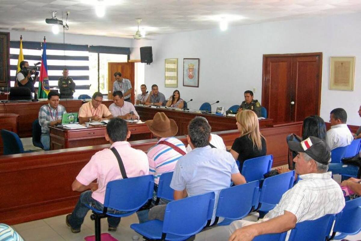 Reunión sostenida en las instalaciones de concejo municipal, presidido por el alcalde Humberto Corzo Galvis, del comité de justicia transicional con víctimas del conflicto. (Foto: Luis Fernando Martínez Vargas/VANGUARDIA LIBERAL)