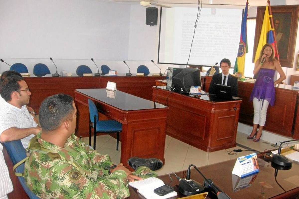 Varios presidentes de Juntas de Acción Comunal se interesaron en escuchar cómo actuó la personera durante sus cuatro años en el cargo, sin embargo hubo poca asistencia en el salón del Concejo, donde se cumplió la audiencia pública. (Foto: Nancy Gómez /VANGUARDIA LIBERAL)