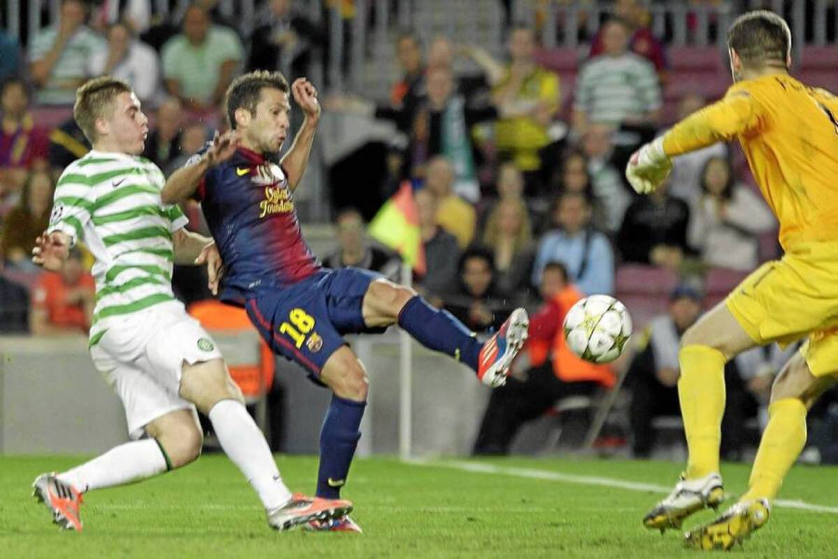 Un gol de Jordi Alba en el último minuto del tiempo añadido salvó al Barcelona de un sorprendente empate ante el Celtic escocés (2-1) en el Camp Nou, durante la tercera jornada de la Liga de Campeones. (Foto: AFP / VANGUARDIA LIBERAL )