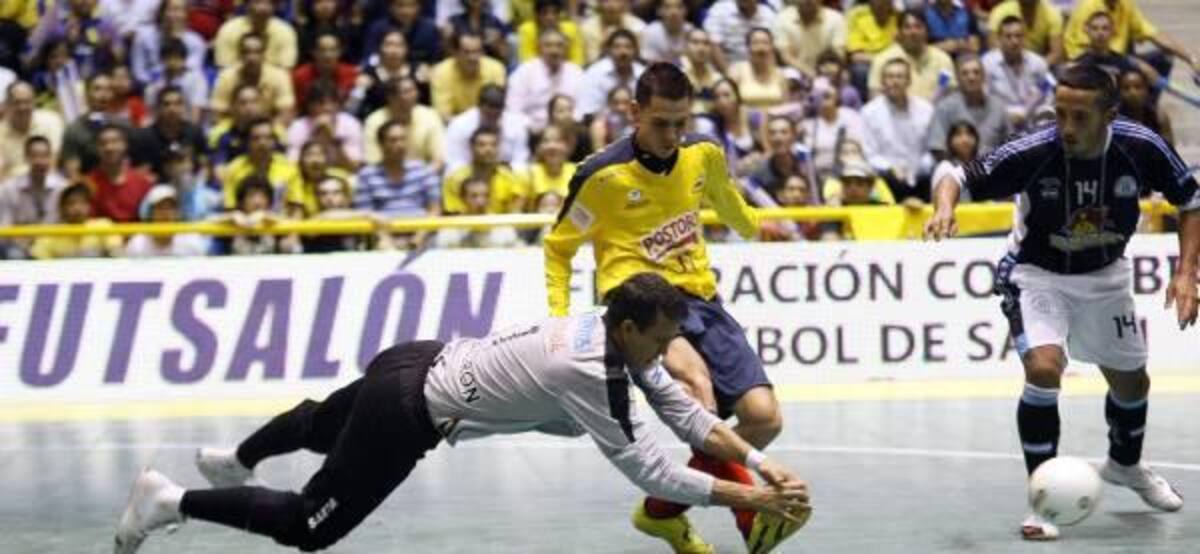 A pesar de haber recibido dos goles, más por errores defensivos que por culpa propia, el arquero santandereano Édgar Gualdrón tuvo una buena actuación y respondió cuando fue exigido.(Foto: César Flórez / VANGUARDIA LIBERAL)