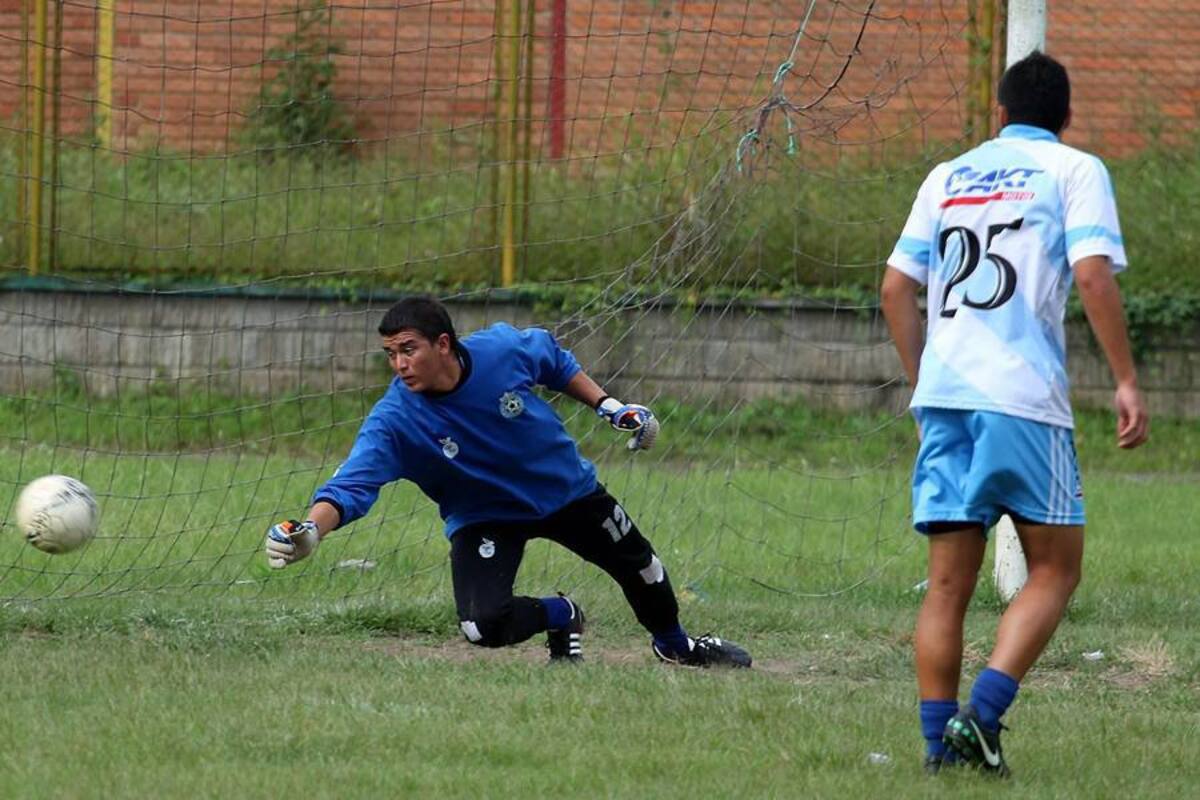 Real Santander afrontará hoy un partido trascendental ante Atlético Nacional en el comienzo de los cuartos de final de la Copa Postobón, torneo que entrega una plaza a la Copa Suramericana de 2011. El portero Blademir Gómez será el encargado de defender el arco local, tal y como lo ha hecho durante este certamen. (Foto: Nelson Dìaz / VANGUARDIA LIBERAL )