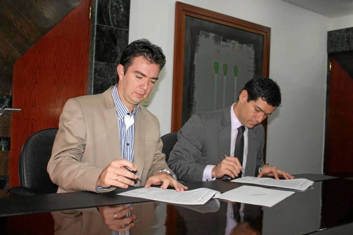 Juan Camilo Beltrán Domínguez, presidente ejecutivo de la Cámara de Comercio de Bucaramanga, David Hernando Suárez Gutiérrez director Regional del SENA en Santander. (Foto: Suministrada/ VANGUARDIA LIBERAL)