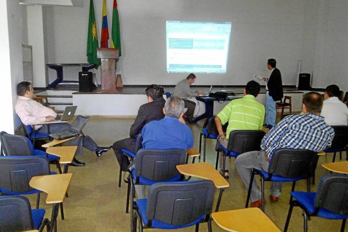 En la reunión estuvieron presentes los concejales de Floridablanca, quienes tendrán la labor de debatir y aprobar el documento. (Foto: Suministrada/VANGUARDIA LIBERAL)