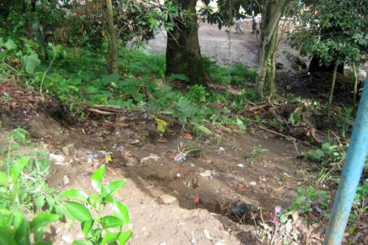 La comunidad de El Limoncito solicitó a los organismos de prevención y atención levantar el deslizamiento que se originó en el talud de su barrio.(Foto: Suministrada/VANGUARDIA LIBERAL)