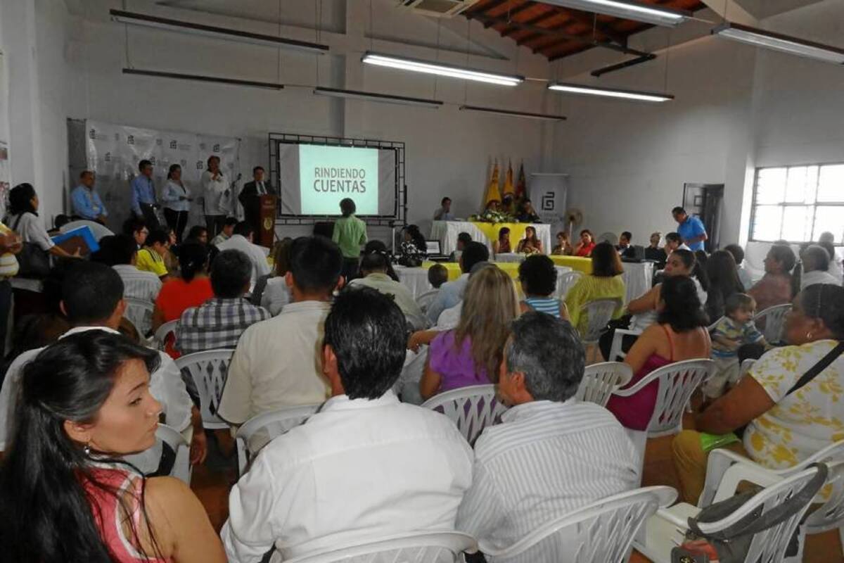 La audiencia de rendición de cuentas se cumplió en el auditorio de la biblioteca virtual Monseñor Isaías Duarte Cancino. (Foto: Íngrid P, Albis Pérez/VANGUARDIA LIBERAL)
