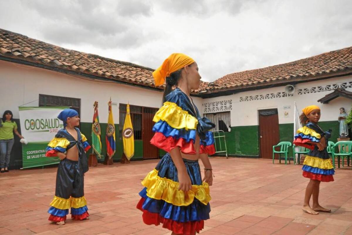 Empresas privadas invierten en la restauración de los planteles educativos. (Foto: Archivo/VANGUARDIA LIBERAL )