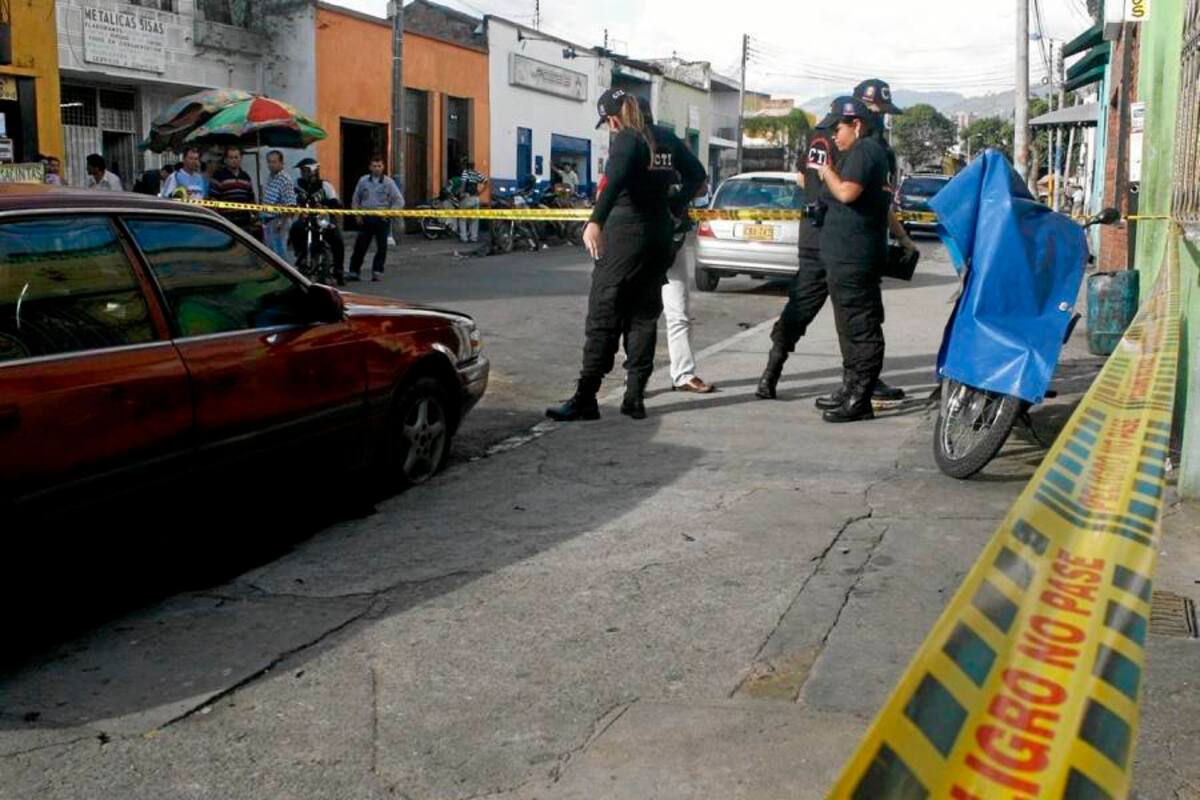 El crimen de la mujer ocurrió el miércoles a las 2:30 de la tarde en la esquina de la calle 28 con carrera 10 del barrio Girardot, en el occidente de Bucaramanga.