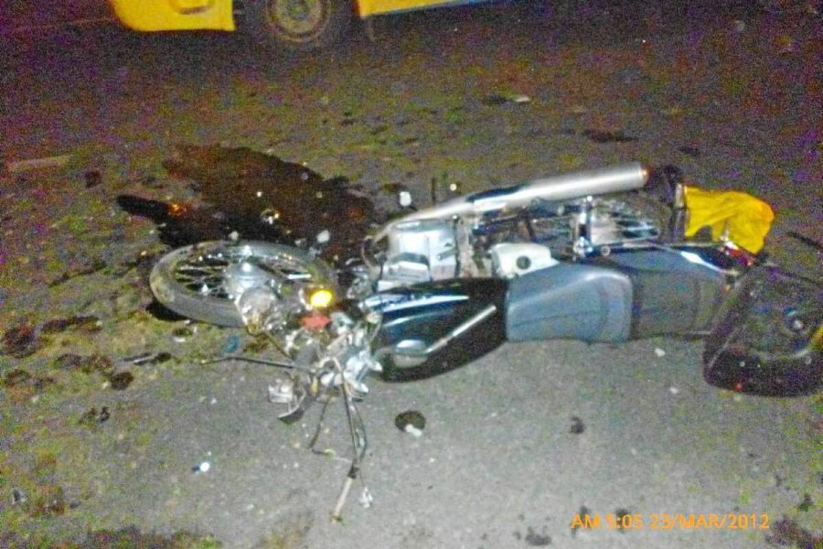 El fatal accidente se registró ayer a las 5:10 de la mañana frente al barrio San Francisco, en el municipio de Piedecuesta. (Foto: Suministrada/VANGUARDIA LIBERAL)