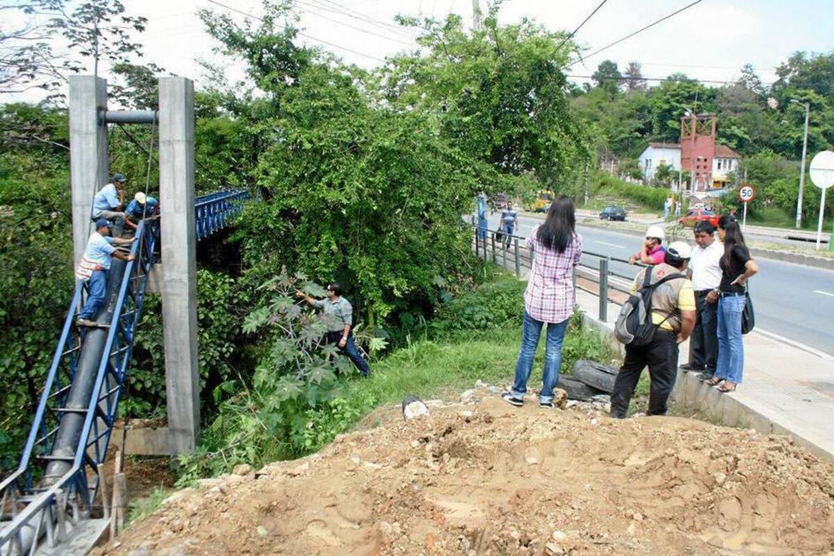 Un nuevo corte en el servicio de agua potable ocasionó inconformismo en la comunidad piedecuestana luego de las obras de reposición de redes. (Foto: Suministrada/ VANGUARDIA LIBERAL )