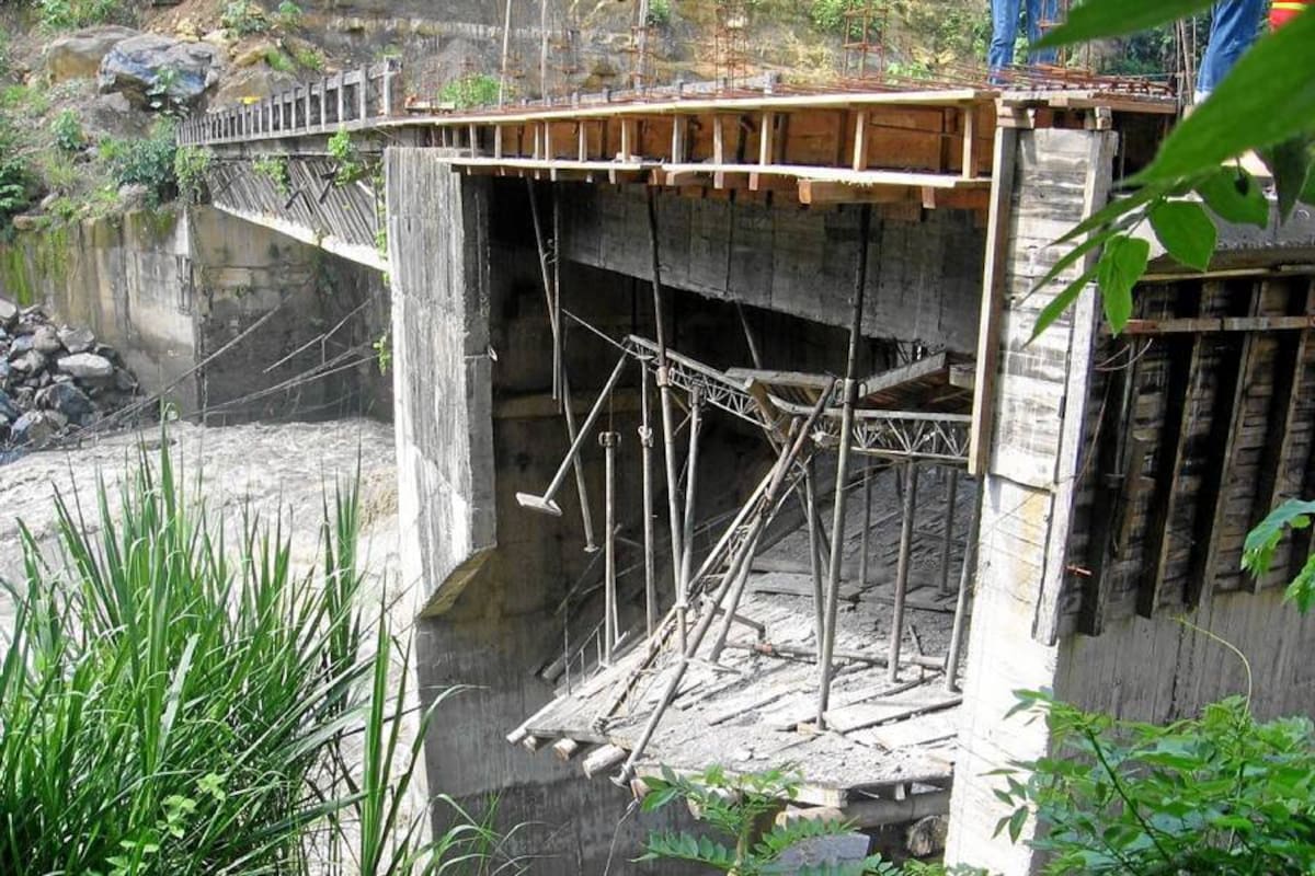 Hay luz verde para terminar los arreglos del puente Comuneros vehicular entre Palmar y Socorro, que es intervenido con recursos de Colombia Humanitaria. (Foto: Suministrada /VANGUARDIA LIBERAL )