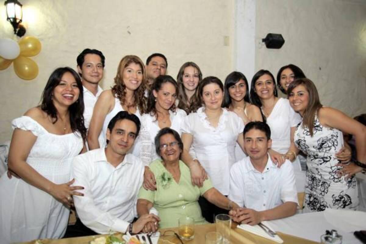 Sandra Milena Guerrero, Fernando Guerrero, Nohemí Román de Guerrero, Freddy Guerrero, Leonardo Guerrero, Claudia Orozco, Luis Carlos Zambrano, Carolina Morales, Dirley Cortes, Silvia Guerrero, Mónica Guerrero, Yudi Maquiud, Adriana Morales y Claudia Guerrero.(Foto: Suministrada/VANGUARDIA LIBERAL )