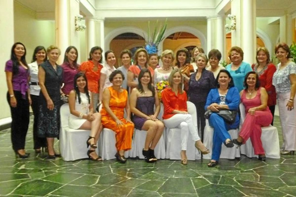 Natalia Almeyda, Claudia Ximena Acevedo, Cecilia de García, Eulalia Rangel, Nelly Ojeda, Carolina Jaime, Leonor de Jaime, Lina de Montoya, Olga Beatriz de Trillos, María de Serrano, Rosalba de Saavedra, Mariela de Carrascal, Irma de Chinchilla, Magola de Velásquez, Nancy Palerm, Clara de Montero, Claudia Loreno Peñaranda, Martha Cecilia de Quintero, Claudia Marcela Amado Orejarena, Natalia Hernández, Amparo Gentil y Yolanda Díaz, entre otros. (Foto: Foto: Suministrada / VANGUARDIA LIBERAL)