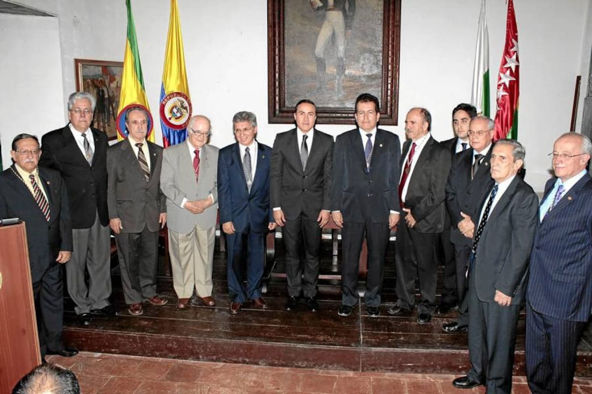 Efraín Mantilla Azula, Fabio Torres Barrera, Juvenal Fonseca Moreno, Alfonso Gómez Gómez, Armando Martínez Garnica, Richard Aguilar Villa, gobernador de Santander; Carlos Mauricio Serrano Gutiérrez, Gustavo Isaac Pinzón González, David Josué Quintana la Riva, Miguel José Pinilla Gutiérrez, Gustavo Galvis Arenas y Manuel Enrique Rey Sanmiguel. (Foto: Javier Gutiérrez / VANGUARDIA)