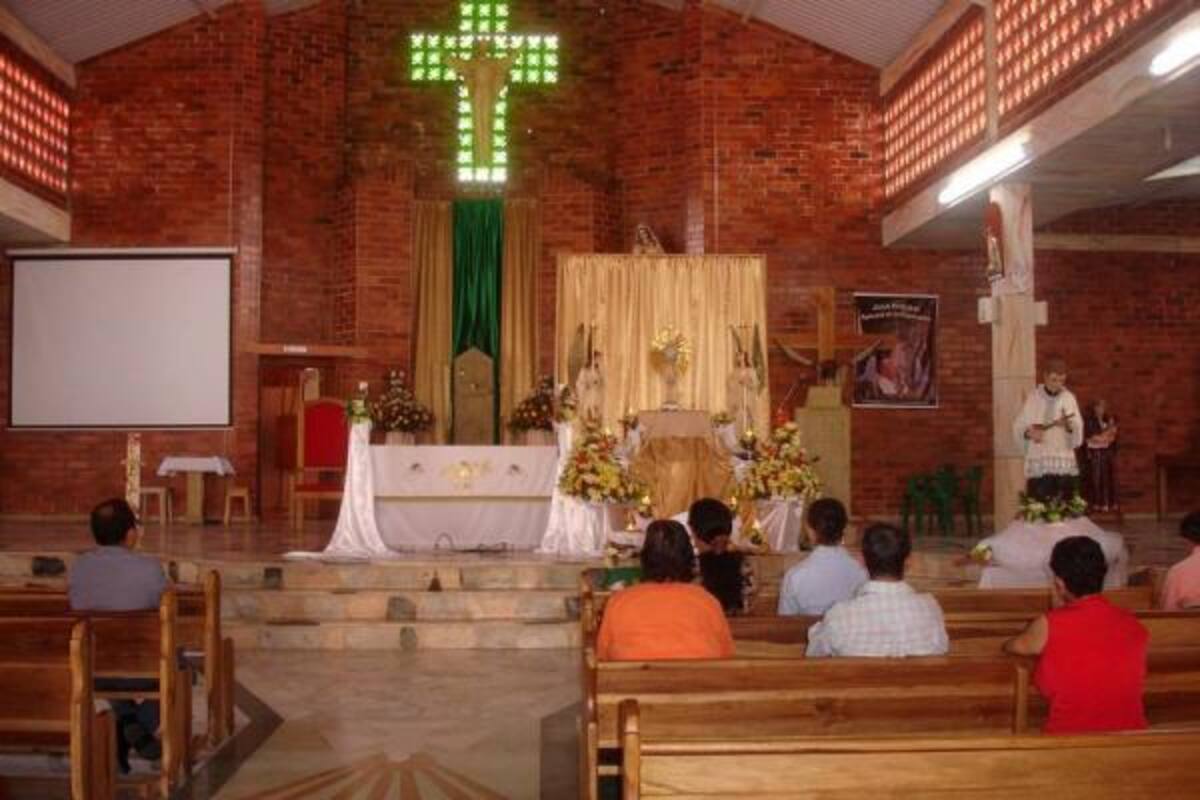 Feligreses de la parroquia San Luis Gonzaga, en Barbosa, se turnan para adorar al Santísimo, en la celebración de su patrono.(Foto: Archivo/VANGUARDIA LIBERAL )