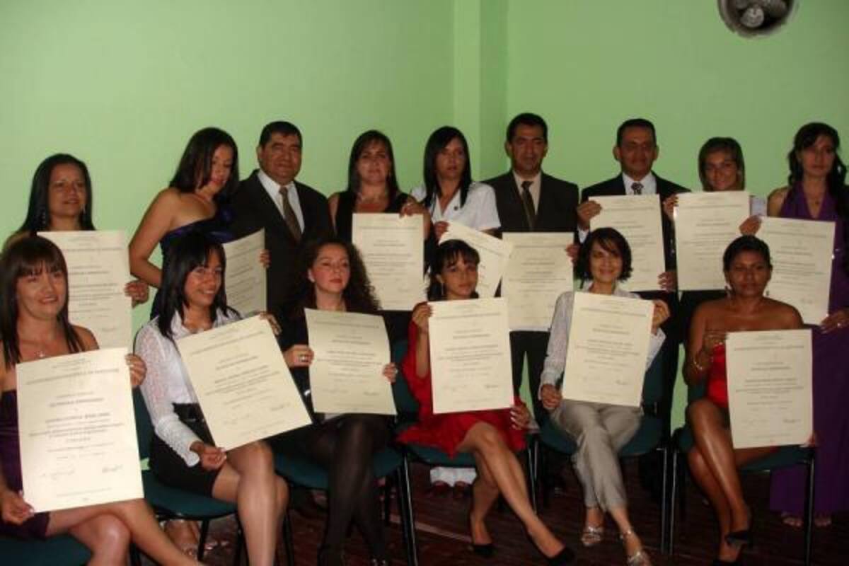 En la imagen algunos de los profesionales UIS quienes recibieron su diploma en ceremonia realizada en el auditorio de las antiguas instalaciones del alma mater.(Foto: Nancy Acuña R./VANGUARDIA LIBERAL)
