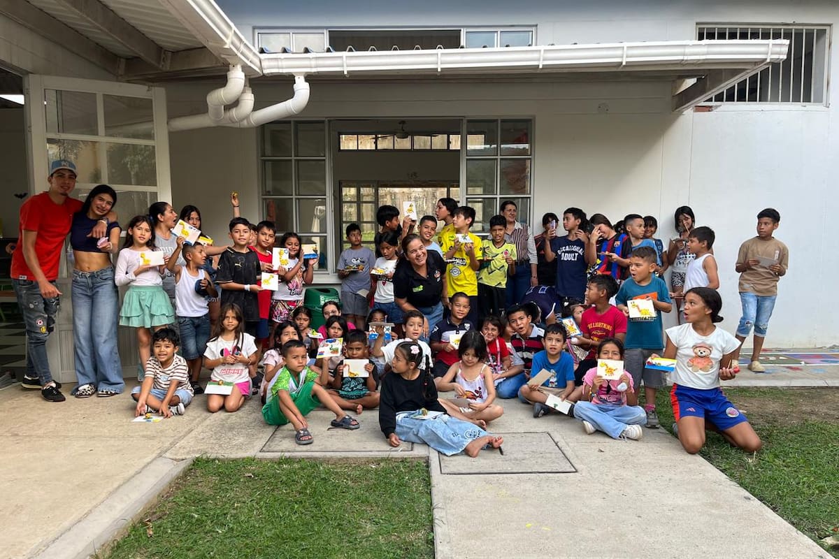 250 niños del norte de Bucaramanga vivieron una semana de cuentos, arte y creatividad durante el receso escolar. Foto suministrada/VANGUARDIA