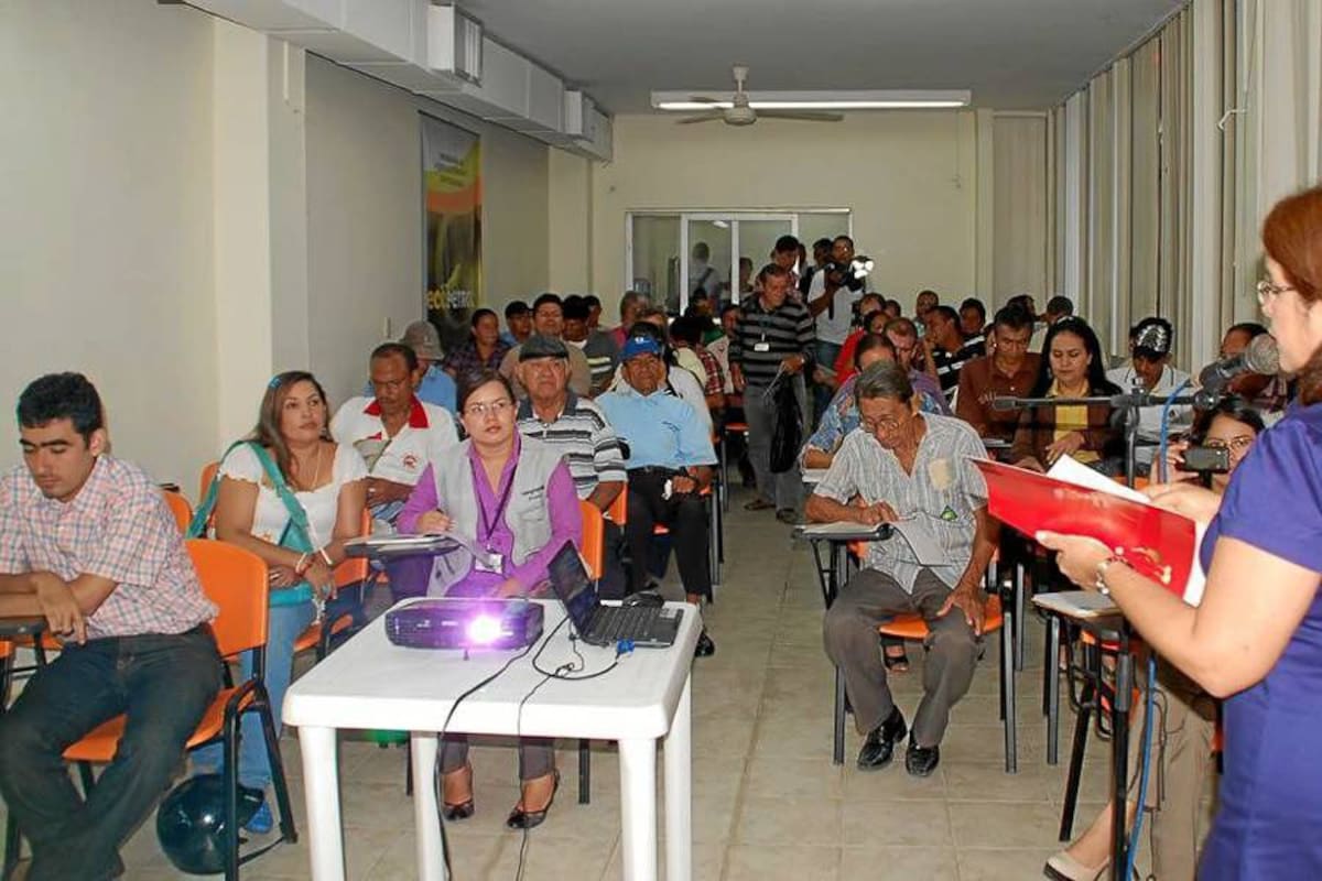 Líderes comunales y representantes de diversos sectores se dieron cita ayer, en el auditorio de la Cámara de Comercio de Barrancabermeja, para escuchar de primera mano el análisis a las finanzas públicas que, anualmente, realiza esa entidad. (Foto: Edgar Pernett/VANGUARDIA LIBERAL)