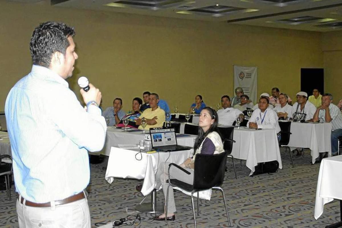 En un evento realizado en el auditorio del Hotel San Silvestre, representantes de dos municipios del país explicaron cómo sus ideas de desarrollo territorial han tenido éxito. (Foto: Édgar Pernett/VANGUARDIA LIBERAL)