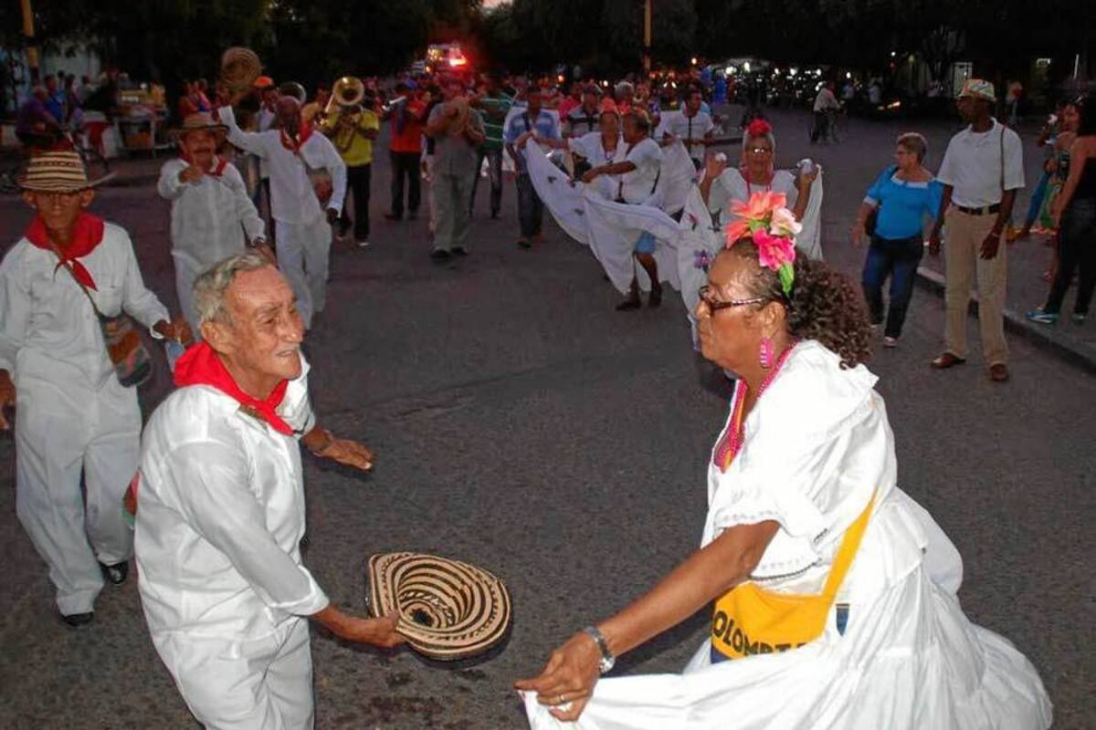 Durante el acto inaugural, que se realizó en la plazoleta Cacique Pipatón, las 10 bandas folclóricas participantes entonaron en su estilo particular el Himno Nacional. También se realizó la rueda de fandango. (Foto: Édgar Pernett/ VANGUARDIA LIBERAL )