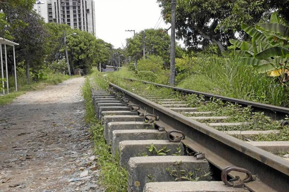 En el sector del ferrocarril del barrio El Palmar, la menor se golpeó luego que su madre, quien la llevaba en brazos se tropezara y cayera a los rieles. (Foto: Edgar Pernett/ VANGUARDIA LIBERAL)