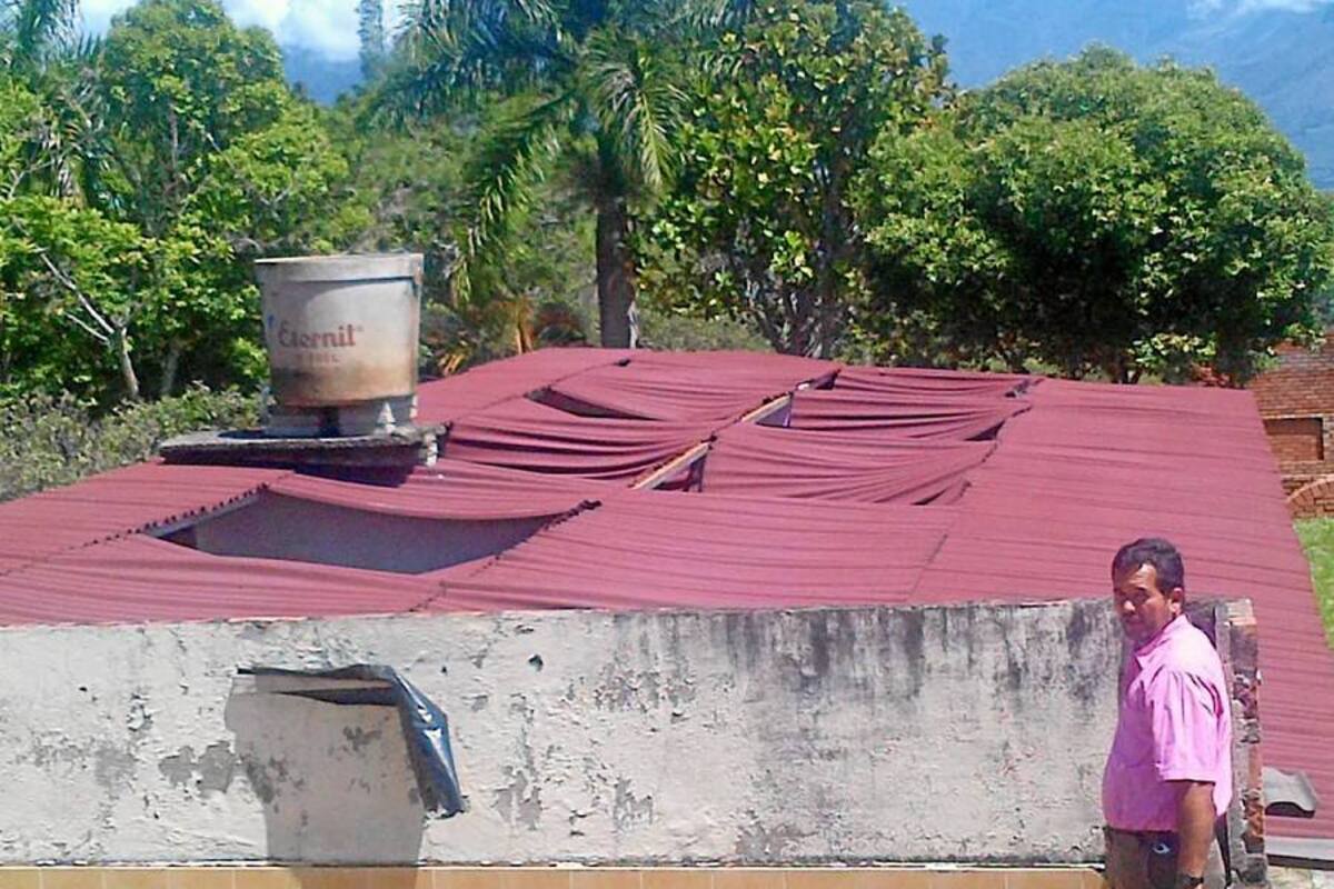 El problema más importante que se presenta en la obra que se liquidó en la Villa Olímpica se relaciona con las cubiertas, pues se hundieron. (Foto: Suministrada/VANGUARDIA LIBERAL)