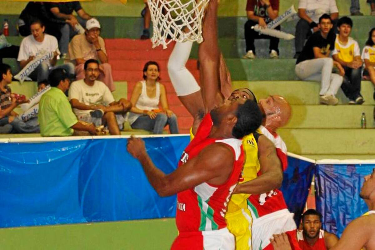 Búkaros – Freskaleche dio buena cuenta de Águilas de Tunja en sus enfrentamientos del pasado fin de semana, y ahora se medirá ante Piratas, con la firme intención de consolidarse en la parte alta de la Liga Directv de Baloncesto. (Foto: Nelson Díaz / VANGUARDIA LIBERAL)
