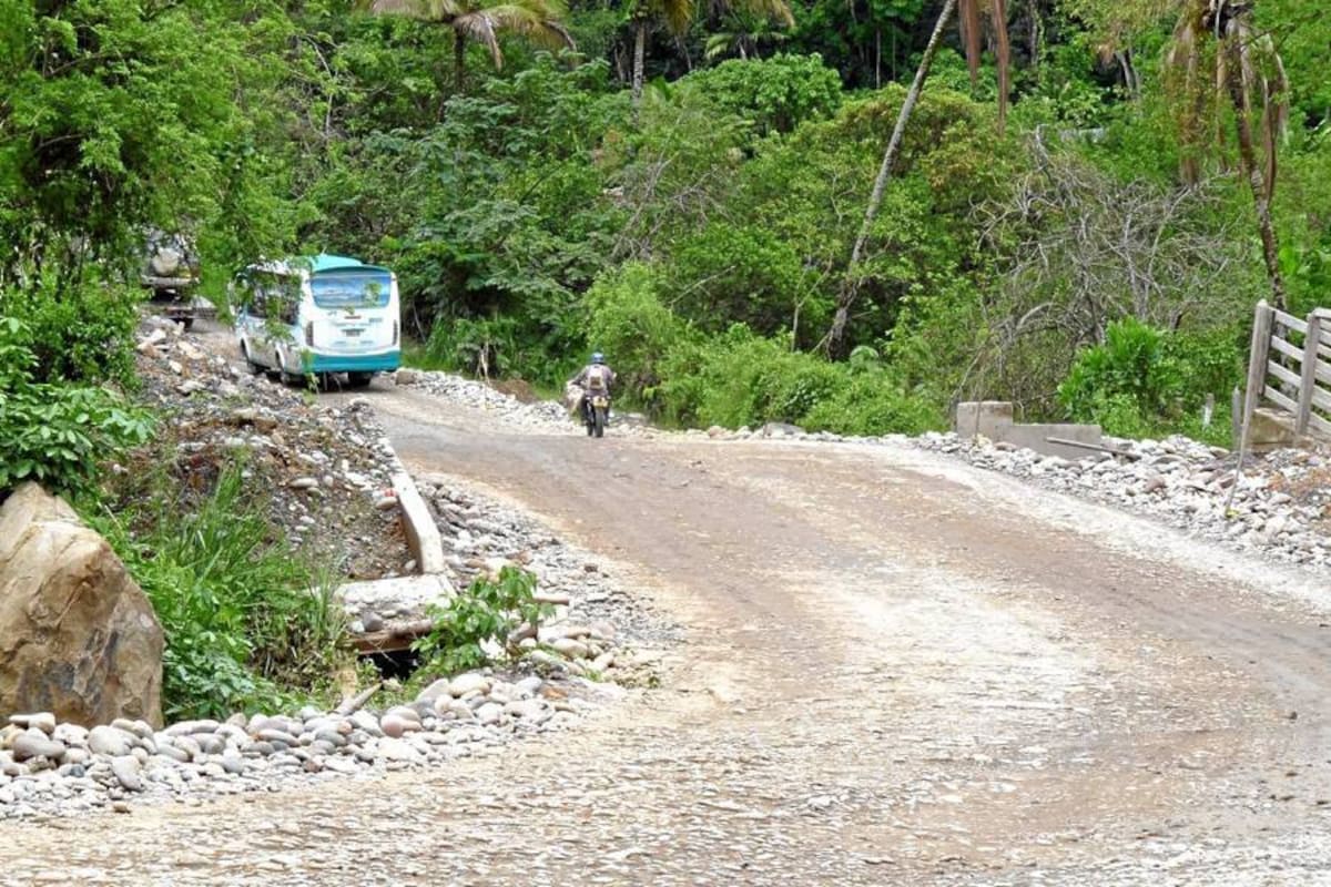 Desde diciembre de 2010, cuando la ola invernal afectó parte del corredor a Barrancabermeja, algunos tramos se transitan con dificultad. (Foto: Archivo/VANGUARDIA LIBERAL )