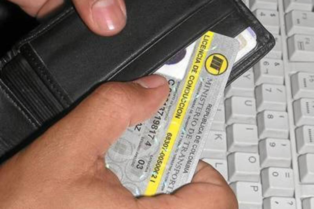 Esta estrategia busca mejorar y acelerar los trámites en la expedición de licencias y matrículas de vehículos que se adelantan en esta ciudad. (Foto: Mauricio Betancourt/VANGUARDIA LIBERAL)