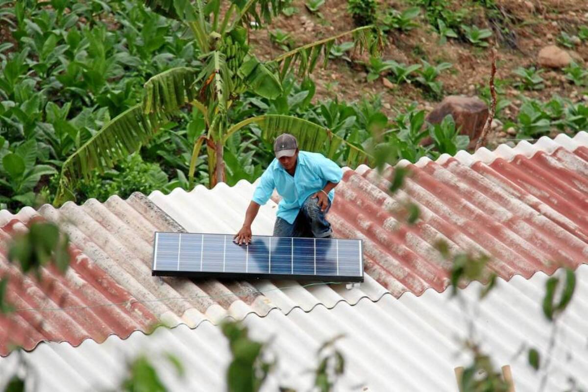 Para la implementación de este sistema, se recalcó la importancia de que las viviendas no estuvieran cubiertas con árboles, pues esto impediría que penetren los rayos del sol. (Foto: Suministrada/VANGUARDIA LIBERAL)
