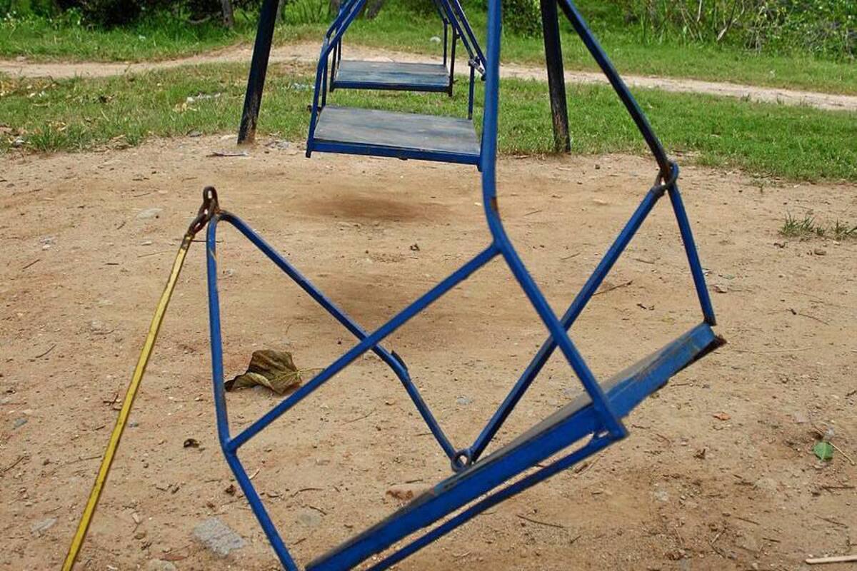 El parque infantil de Cámbulos está en mal estado. Los habitantes solicitan la restauración. (Foto: Mauricio Betancourt/VANGUARDIA LIBERAL )