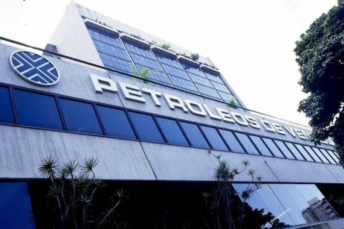 Las sanciones impuestas por EU a Pdvsa vetan contratos federales pero no impiden el continuo suministro de petróleo venezolano.(Foto: EFE / VANGUARDIA LIBERAL )