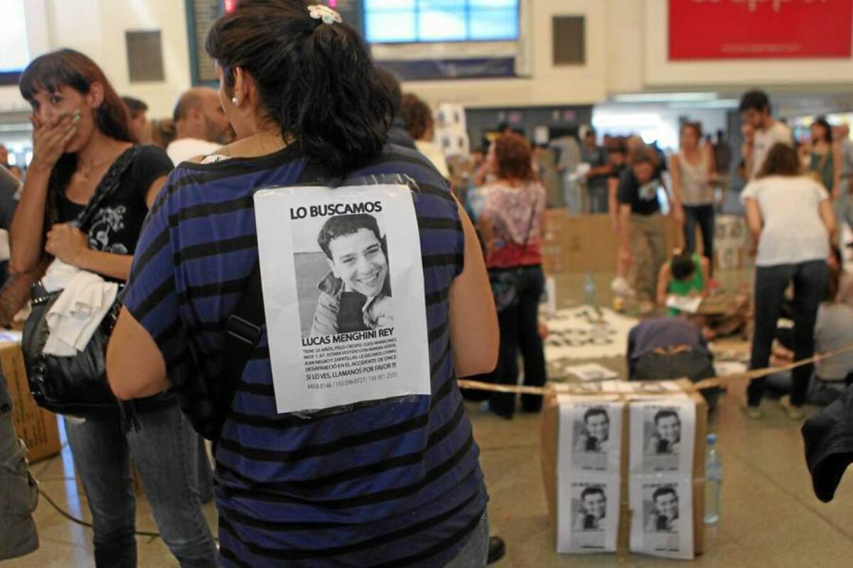 Lucas Menghini Rey, el último de los pasajeros del tren 3772 que era buscado, fue hallado sin vida ayer en la tarde en la estación Once. (Foto: EFE / VANGUARDIA LIBERAL)