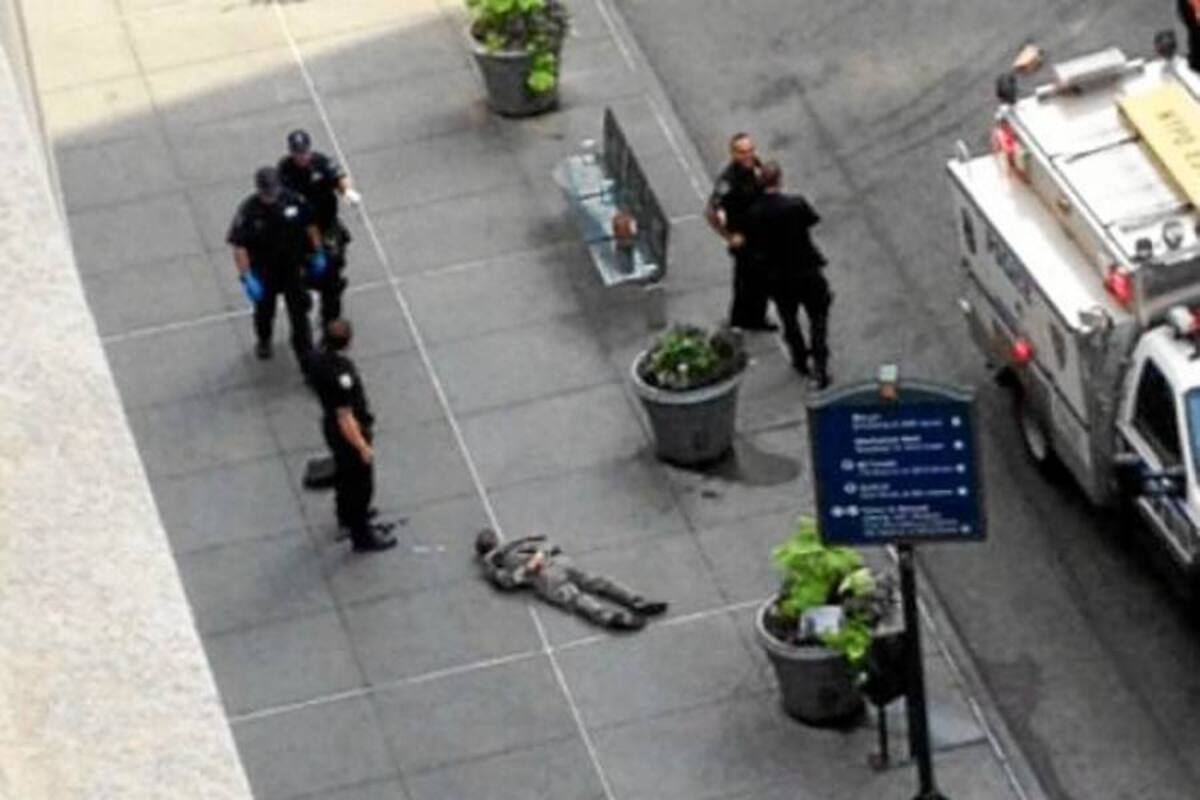 El tiroteo en uno de los lugares más visitados de la ciudad de los rascacielos causó escenas de pánico entre los transeúntes y entre los numerosos turistas que ingresan al Empire State. (Foto: Tomada de Internet / VANGUARDIA LIBERAL)