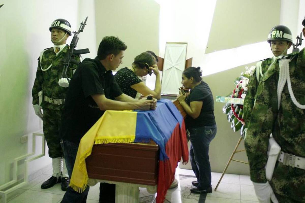 Los dos militares fueron despedidos con todos los honores militares. (Foto: Marco Valencia/VANGUARDIA LIBERAL )