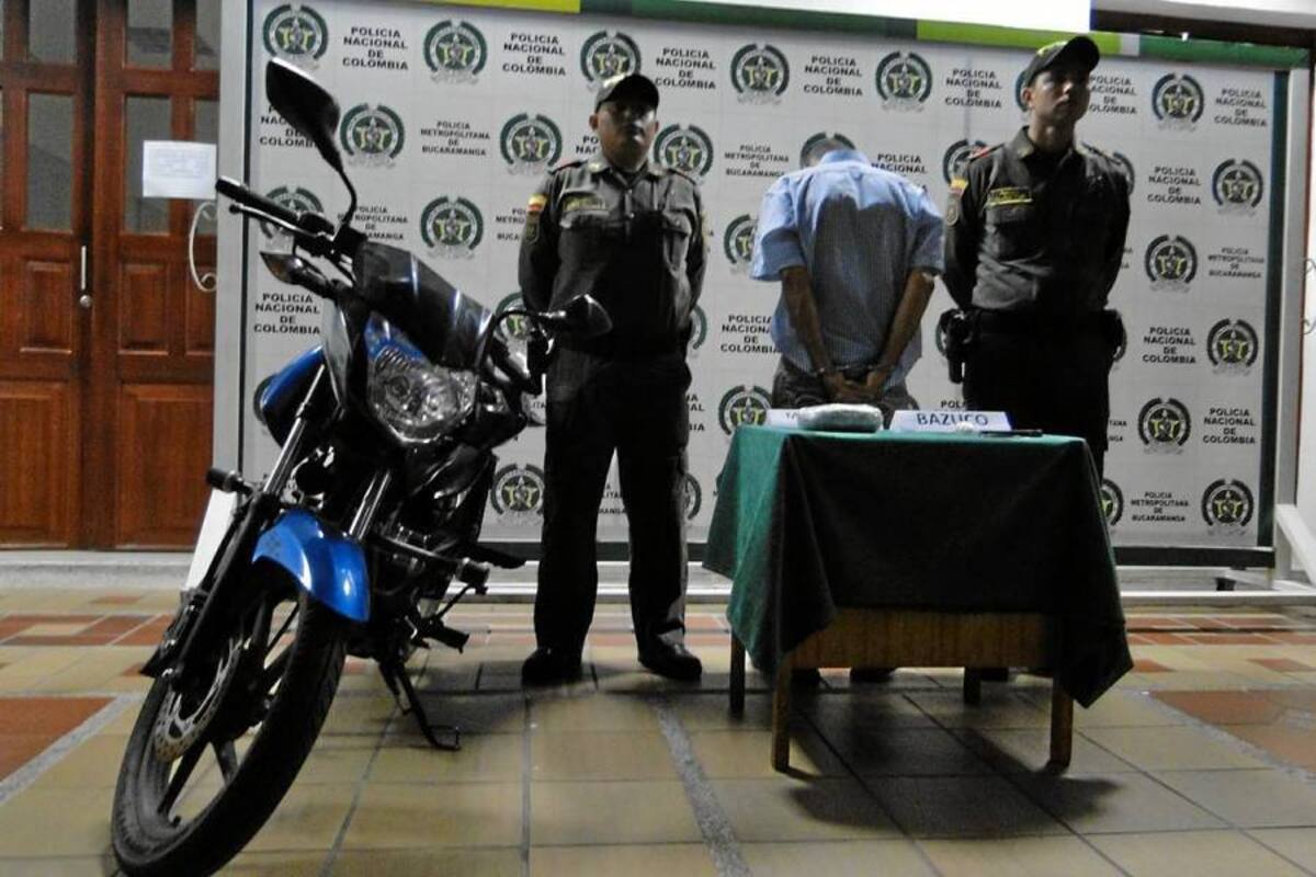 Al parecer el hombre al que capturaron con la droga en su poder, haría parte de una red dedicada a la comercialización de estupefacientes. (Foto: Suministrada/VANGUARDIA LIBERAL)