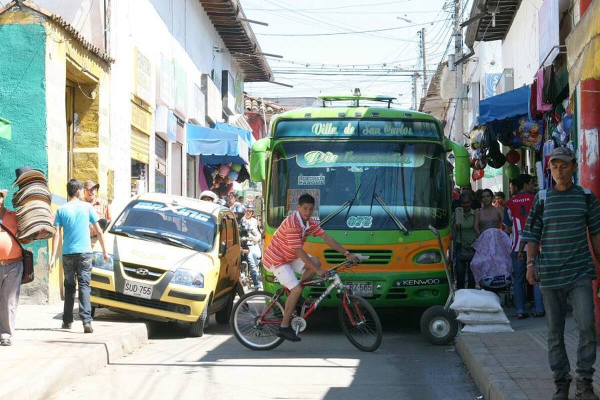 Drásticas medidas implementó la Inspección de Tránsito y Transporte para los conductores de buses, busetas, volquetas y camiones que no acatan las normas viales en el casco urbano de la localidad.