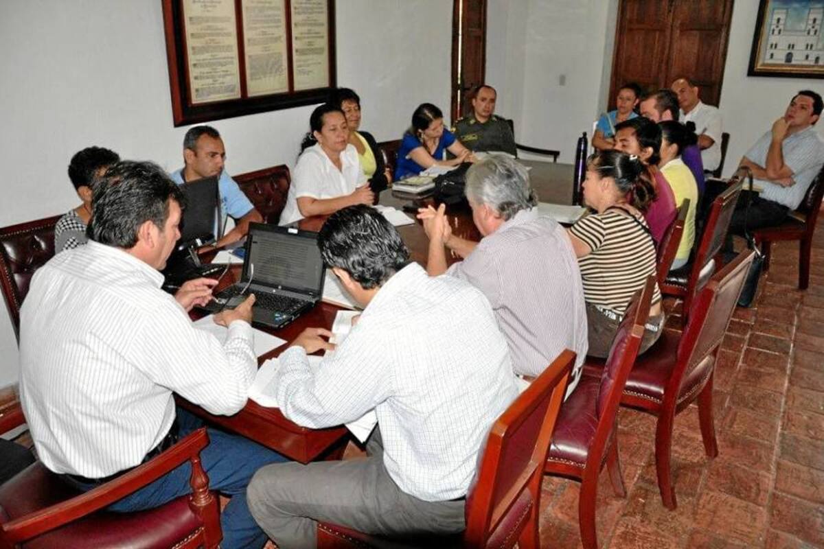 La Secretaría de Gobierno, la Personería Municipal y Policía Comunitaria adelantan reuniones con líderes comunitarios y representantes de Juntas de Acción Comunal para dirimir discrepancias que se suscitaron en algunos los empalmes de las Jac salientes con los nuevos dignatarios. (Foto: Suministrada/VANGUARDIA LIBERAL)