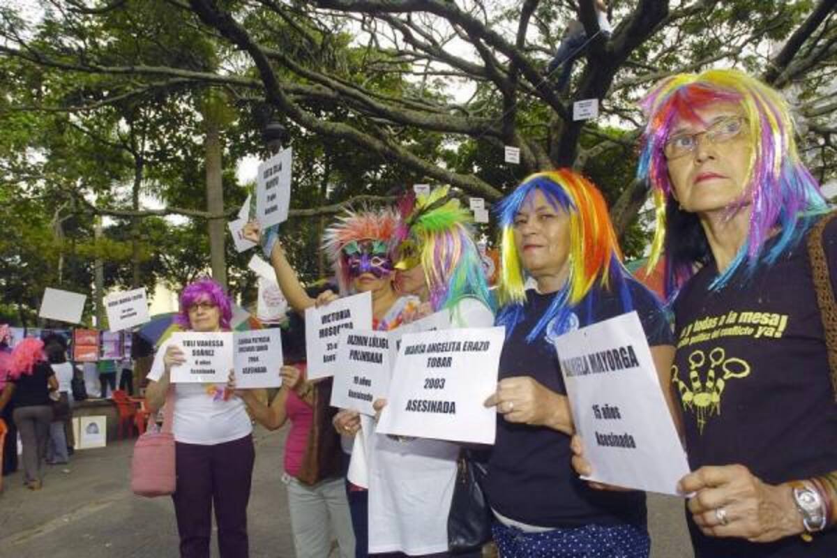 El 'Carnavalenguas Itinerante' fue organizado por la Fundación Mujer y Futuro, la Ruta Pacífica de las Mujeres, la Red Metropolitana de Mujeres, la Corporación Compromiso y Fundevida Digna.(Foto: César Flórez / VANGUARDIA LIBERAL)