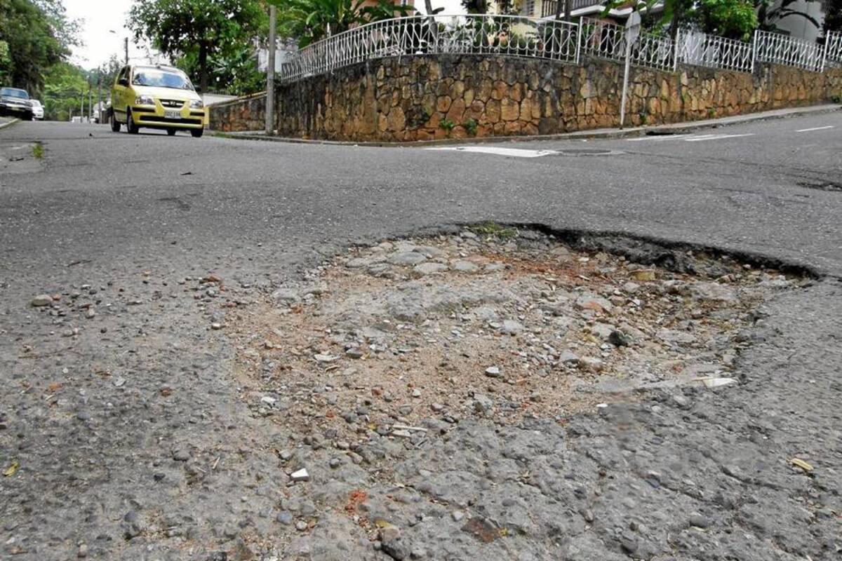 Así está la carrera 44 del barrio Terrazas. (Foto: Javier Gutiérrez / VANGUARDIA LIBERAL)