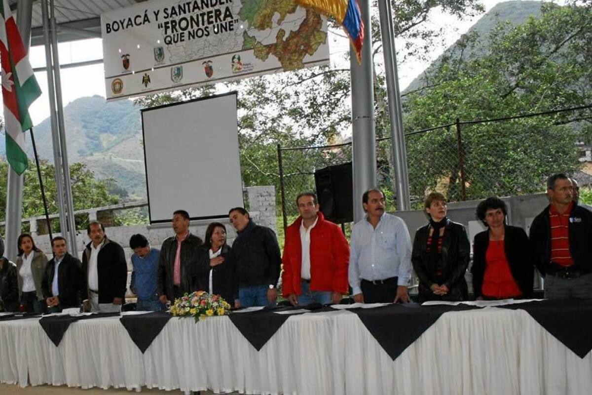Continuarán pavimentación de la vía Gámbita -Vado Real