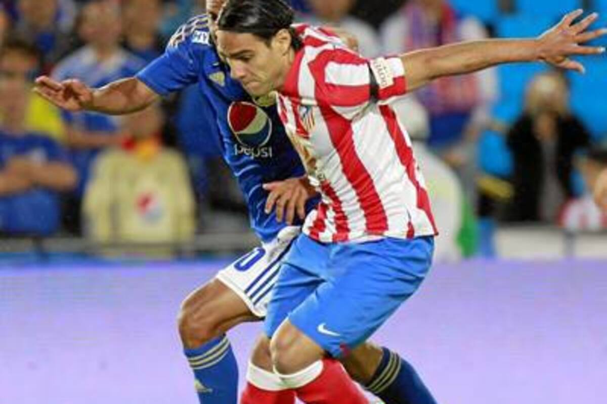 El nombre del delantero colombiano Falcao García sigue sonando fuerte en el mercado del fútbol europeo, ahora aparecen Manchester City y Juventus de Turín como equipos interesados en adquirir sus servicios para reforzarse de cara a la próxima temporada en sus respectivas ligas y en la ‘Champions’. (Foto: Archivo / VANGUARDIA LIBERAL)