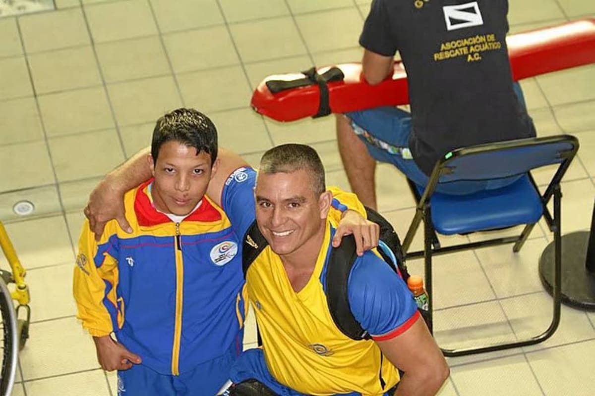 Los santandereanos Moisés Fuentes García (derecha) y Nelson Crispín Corzo viajaron ayer rumbo a Alemania donde competirán en el Open Internacional de Natación Paralímpica. Los deportistas locales tienen las marcas para los Juegos Paralímpicos de Londres, pero deben ratificarlas en territorio ‘teutón’. (Foto: Archivo / VANGUARDIA LIBERAL)