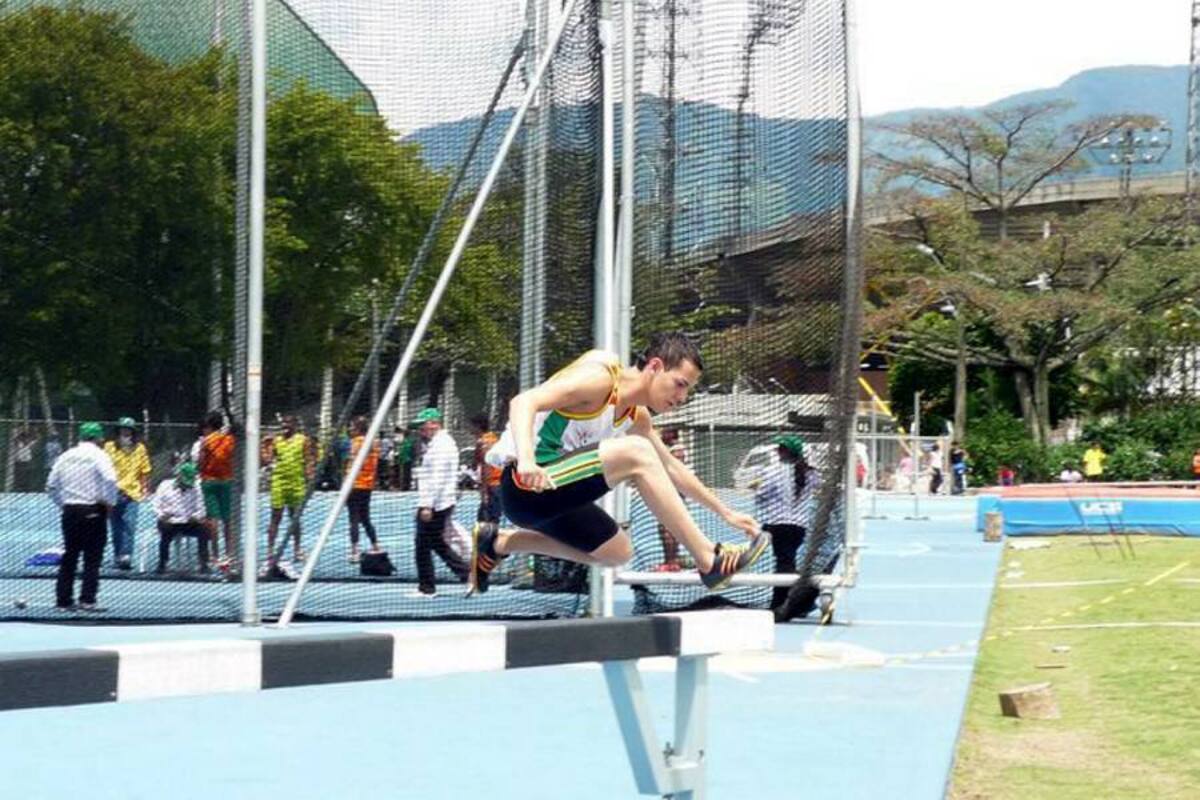 Ratificando sus grandes cualidades, el joven atleta santandereano Nelson Andrés Blanco Pilonieta le dio a Colombia la medalla de bronce en la prueba de los 3.000 metros con obstáculos en el Campeonato Suramericano de Juvenil Atletismo que terminó ayer en Medellín. (Foto: Archivo / VANGUARDIA LIBERAL)