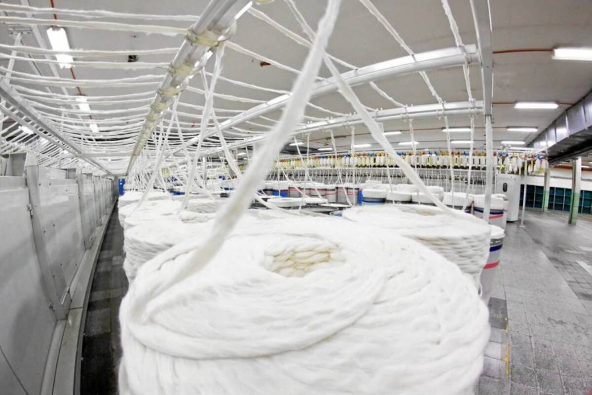 Cinco empresas nacionales se unieron para ofrecer telas producto del reciclaje de botellas de PET para luego transformarse en prendas de vestir. (Foto: Suministrada/VANGUARDIA LIBERAL )