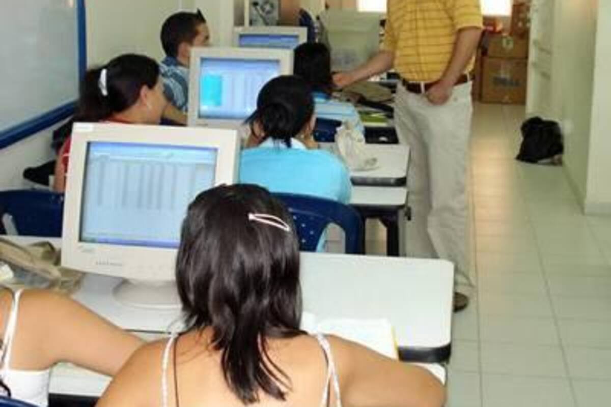 Los cursos se ofrecerán para personas que residan en Floridablanca y quienes aspiren deben contar con acceso a un computador y a Internet.(Foto: Archivo/VANGUARDIA LIBERAL)