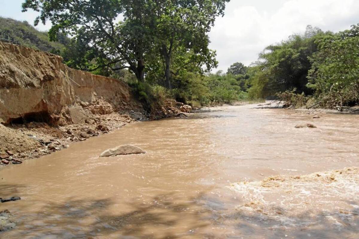 Tanto el Brisas del Río Frío, como otros barrios ubicados en su ribera presentan serios problemas con el desprendimiento de tierra. (Foto: Archivo / VANGUARDIA LIBERAL)