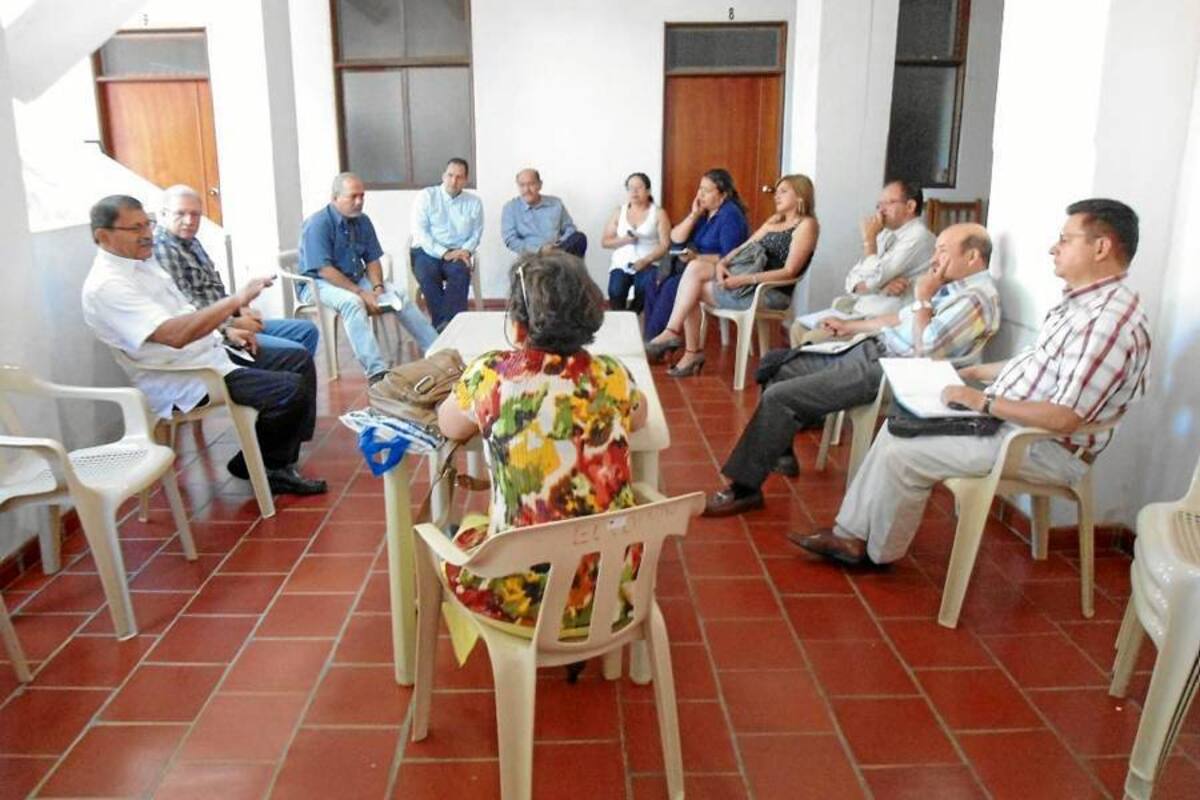 Líderes recogen firmas para pedir variante San Gil - Socorro (Foto: Nancy Acuña R. /VANGUARDIA LIBERAL)