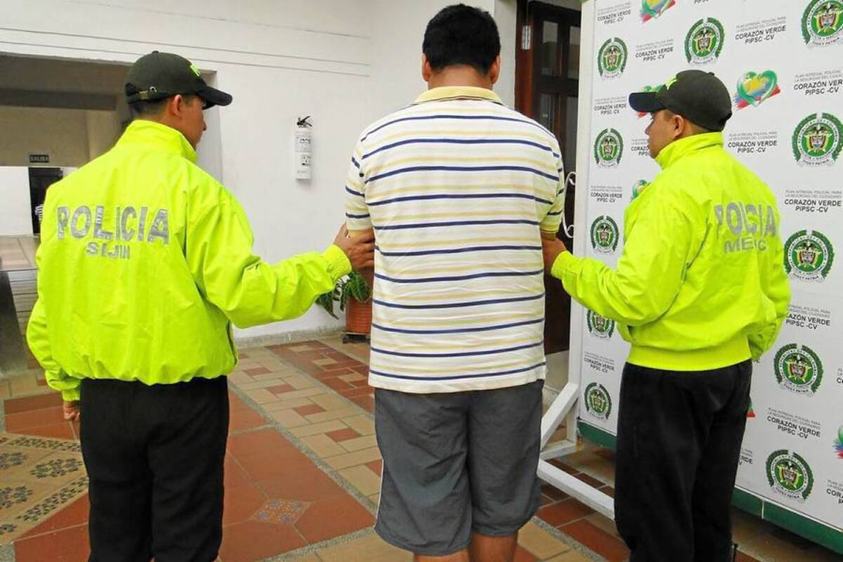 La detención de este presunto ladrón se hizo efectiva en la calle 35 con carrera 29 del barrio Bella Vista, Girón. Aunque no aceptó los cargos, un juez le dictó medida de aseguramiento. (Foto: Foto suministrada / VANGUARDIA LIBERAL)