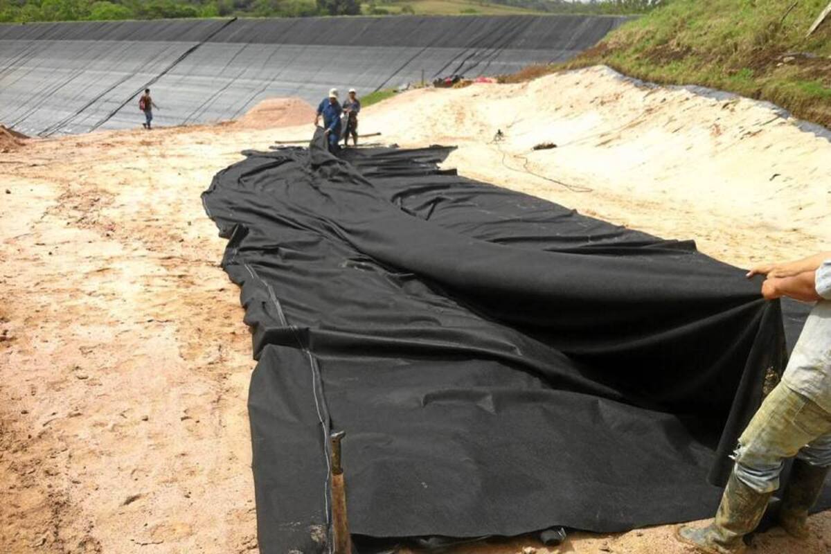 Para este sábado se tiene previsto que culminen las obras de taponamiento de las fugas de agua en el embalse La Honda. (Foto: Luis Fernando Martínez Vargas/VANGUARDIA LIBERAL)